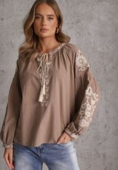 Beżowa Rustykalna Bluzka z Bawełny Zdobiona Haftem i Sznurkiem z Chwostami Marytea. Brązowe bluzki damskie Renee, m, z aplikacjami, z bawełny, casualowe, bez kołnierzyka, bez ramiączek. Za 129.99 zł.