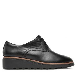 Oxfordy Clarks. Czarne półbuty damskie Clarks, bez wzorów, bez obcasa, bez zapięcia. Za 319.99 zł.