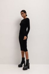 Sukienka wykonana z dzianiny z efektem SKIN PEACH w kolorze TOTALLY BLACK - SALMA-XS/S. Czarne sukienki damskie Marsala, bez wzorów, z bawełny, eleganckie, bez ramiączek. W wyprzedaży za 86.97 zł.