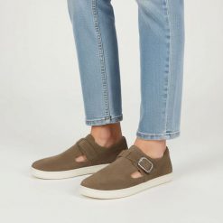 Półbuty damskie barefoot Armodo, skórzana cholewka naturalna niska wsuwana forma z regulowanym paskiem i metalową klamrą wycięcia po bokach lekka pła. Brązowe półbuty damskie Armodo, bez wzorów, bez obcasa, na płaskiej podeszwie, bez zapięcia. Za 359.00 zł.