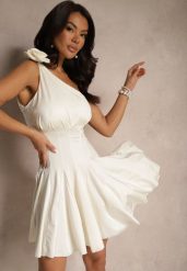 Beżowa Rozkloszowana Sukienka Satynowa na Jedno Ramię z Kwiatem 3D Olerriva. Brązowe sukienki damskie Renee, bez wzorów, z satyny, eleganckie, bez ramiączek. W wyprzedaży za 127.99 zł.