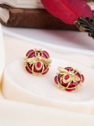 L'Atelier de Gaia Pozłacane kolczyki-wkrętki z kryształami rozmiar: onesize. Czerwone kolczyki damskie L'Atelier de Gaia, z kryształem, pozłacane. Za 56.79 zł.