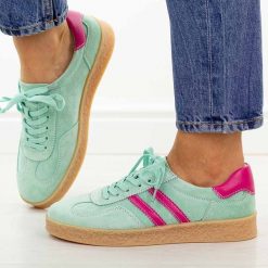 Zielone skórzane półbuty damskie S.Barski 7089. Zielone półbuty damskie S.BARSKI, na jesień, bez wzorów, z jeansu, z okrągłym noskiem, bez obcasa, na płaskiej podeszwie, bez zapięcia. Za 239.00 zł.