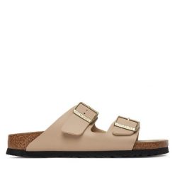 Klapki Birkenstock. Brązowe klapki damskie Birkenstock, bez wzorów, bez obcasa, bez zapięcia. Za 429.99 zł.