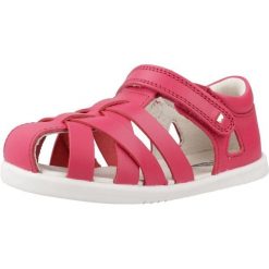 Sandały BOBUX TROPICANA II Rose. Czerwone sandały damskie Bobux, bez wzorów, ze skóry, bez obcasa, bez zapięcia. Za 270.99 zł.