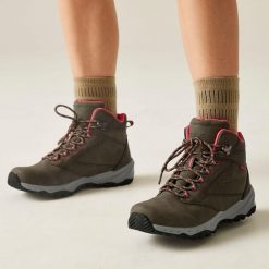 Damskie wodoodporne buty turystyczne Amble. Czerwone obuwie trekkingowe damskie Regatta, bez zapięcia. Za 149.99 zł.