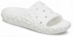 Klapki Dla Dorosłych Crocs Classic Geometric Slide. Białe klapki damskie Crocs, bez wzorów, z materiału, bez obcasa, bez zapięcia. Za 118.99 zł.