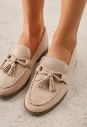 Beżowe Mokasyny z Imitacji Zamszu z Aplikacją w Kształcie Kokardy z Frędzlami Edea. Brązowe mokasyny damskie Renee, z jeansu, bez obcasa. Za 99.99 zł.