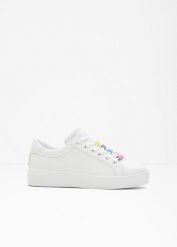 Sneakersy z perełkami. Białe obuwie sportowe damskie bonprix. Za 109.99 zł.