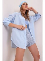 Jumeon Koszula w kolorze jasnoniebieskim rozmiar: M. Niebieskie koszule damskie Jumeon, m, bez wzorów, bez kołnierzyka, bez ramiączek. Za 67.67 zł.