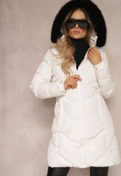 Biała Kurtka Pikowana do Kolan z Futrzanym Kapturem Biho. Białe kurtki damskie Renee, na zimę, l, bez wzorów, z futra. Za 259.99 zł.