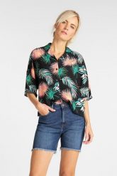LEE FLORAL RESORT SHIRT RELAXED FIT DAMSKA KOSZULA BLACK L46DDW01 112110881. Czarne koszule damskie Lee, l, bez wzorów, bez kołnierzyka, bez ramiączek. Za 129.99 zł.