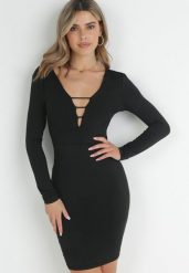 Czarna Sukienka Mini z Głębokim Dekoltem Zdobionym Paseczkami Fancyone. Czarne sukienki damskie Born2be, z aplikacjami, bez ramiączek. W wyprzedaży za 152.99 zł.