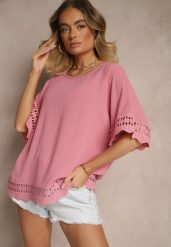 Różowa Bluzka Ozdobiona Ażurowymi Rękawami Vorana. Czerwone bluzki damskie Renee, xl, w ażurowe wzory, z jeansu, eleganckie, bez kołnierzyka, bez ramiączek. Za 49.99 zł.