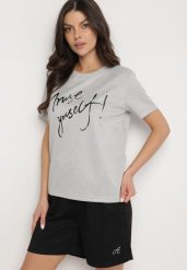 Jasnoszary T-shirt z Ozdobnym Nadrukiem z Brokatem Tenesia. Szare t-shirty damskie Born2be, l, bez wzorów, z jeansu, bez kołnierzyka. Za 29.99 zł.