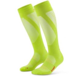 Damskie podkolanówki kompresyjne do biegania PRO Run Ultralight CEP. Zielone skarpetki damskie CEP, bez wzorów, z elastanu. Za 244.00 zł.