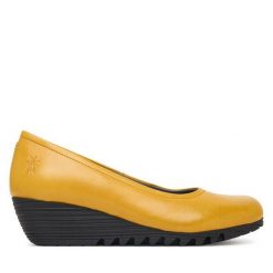 Półbuty Fly London. Żółte czółenka damskie Fly London, bez wzorów, bez obcasa, na koturnie. Za 464.99 zł.