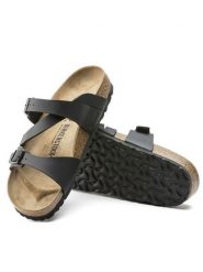Birkenstock Klapki "Salina" w kolorze czarnym rozmiar: 38. Czarne klapki damskie Birkenstock, bez wzorów, z otwartym noskiem, bez obcasa, bez zapięcia. Za 351.95 zł.