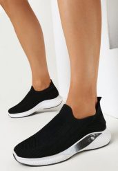 Czarne Buty Sportowe z Elastyczną Cholewką i Ozdobną Podeszwą Pilly. Czarne obuwie sportowe casual damskie Born2be, bez zapięcia. Za 44.99 zł.