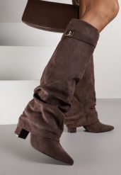 Brązowe Kozaki na Słupku z Marszczoną Cholewką Imitującą Nogawkę Rittia. Brązowe kozaki damskie Born2be, z jeansu, bez obcasa, na obcasie, bez zapięcia. Za 179.99 zł.
