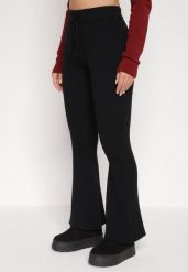 Czarne Spodnie z Wiskozą i Wysokim Stanem Typu Dzwony Tusvira. Czarne spodnie materiałowe damskie Born2be, bez wzorów, z jeansu. Za 129.99 zł.