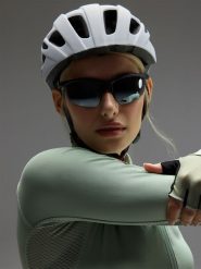 4F Longsleeve rowerowy rozpinany damski - turkusowy S. Niebieskie koszulki sportowe damskie 4F, l, bez wzorów, z dzianiny, bez ramiączek, rowerowe. W wyprzedaży za 149.99 zł.