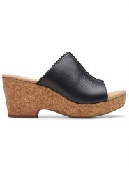 Clarks Skórzane klapki "Giselle Orchid" w kolorze czarnym rozmiar: 39,5. Czarne klapki damskie Clarks, bez wzorów, z otwartym noskiem, bez obcasa, na koturnie, bez zapięcia. Za 184.46 zł.