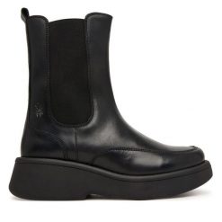 Sztyblety Fly London. Czarne botki damskie Fly London, bez obcasa, na płaskiej podeszwie, bez zapięcia. Za 839.99 zł.