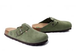 DR. BRINKMANN 600131-07 grun, klapki damskie. Zielone klapki damskie Dr. Brinkmann, bez wzorów, ze skóry, bez obcasa, bez zapięcia. Za 246.42 zł.