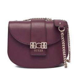 Torebka Guess. Fioletowe torebki wieczorowe damskie Guess, z aplikacjami, bez dodatków. Za 589.99 zł.