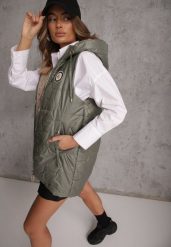 Zielona Długa Kamizelka Pikowana z Nieodpinanym Kapturem Ozdobiona Naszywką Kasseda. Zielone kamizelki damskie Renee, l, z aplikacjami, z jeansu. Za 139.99 zł.