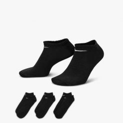 Skarpetki Nike Nike Codziennie Lekkie Dorosłych. Czarne skarpetki damskie Nike, bez wzorów, z bawełny. Za 70.99 zł.