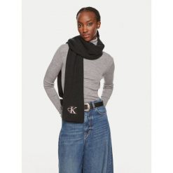 Szalik Calvin Klein. Czarne szaliki damskie Calvin Klein, bez wzorów. Za 219.99 zł.