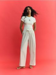 Piżama Mickey Mouse - beżowy. Brązowe piżamy damskie Reserved, bez wzorów, z bawełny, bez ramiączek. Za 129.99 zł.