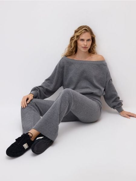 Bluza z odkrytymi ramionami - ciemnoszary. Szare bluzy damskie Reserved, l, bez wzorów, z bawełny, bez kaptura. Za 99.99 zł.