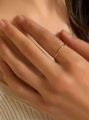 Les Petites Précieuses Pozłacany pierścionek z diamentem rozmiar: 50. Żółte pierścionki damskie Les Petites Précieuses, z diamentem, pozłacane. Za 152.62 zł.