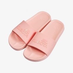 Klapki basenowe Kubota Basic Plain Pink. Różowe klapki damskie Kubota, bez wzorów, z materiału, bez obcasa, bez zapięcia. W wyprzedaży za 49.99 zł.