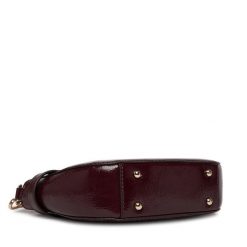 Torebka Guess. Czerwone torebki klasyczne damskie Guess, bez dodatków. Za 589.99 zł.