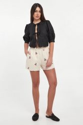 Szorty damskie z motywem czereśni TWINSET. Szorty damskie Twinset Milano, bez wzorów. Za 869.00 zł.