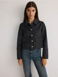 Kurtka boxy - czarny. Czarne kurtki damskie Reserved, l, bez wzorów, z tkaniny, bez kaptura. W wyprzedaży za 119.99 zł.