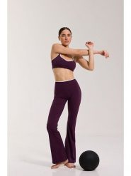 Onamaste Legginsy sportowe "Flair Yska" w kolorze ciemnofioletowym rozmiar: L/XL. Różowe legginsy damskie Onamaste, l, bez wzorów, z materiału, z podwyższonym stanem, outdoorowe. Za 130.99 zł.