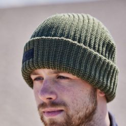 Czapka beanie z dzianiny. Zielone czapki damskie GILL, bez wzorów, z dzianiny. Za 143.85 zł.