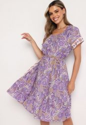 Fioletowa Wiskozowa Sukienka o Rozkloszowanym Kroju w Stylu Boho Melnea. Fioletowe sukienki damskie Born2be, bez wzorów, z wiskozy, boho, bez ramiączek. Za 89.99 zł.