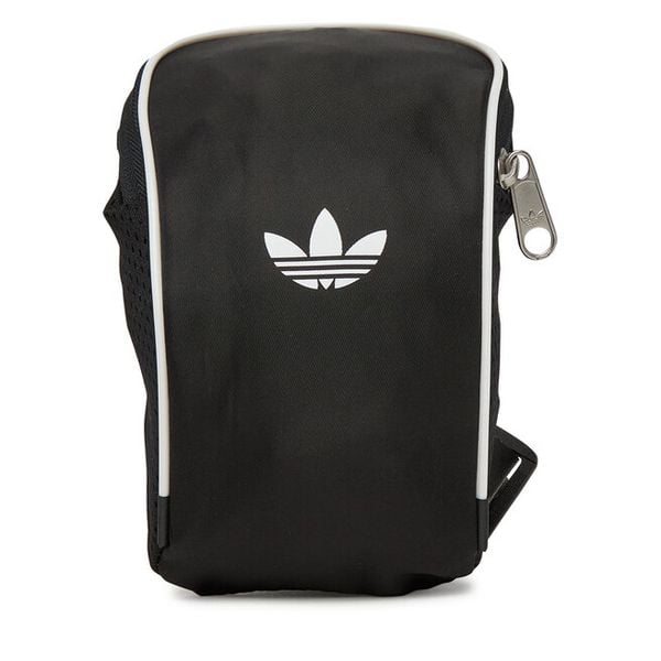 Saszetka adidas. Czarne nerki i saszetki damskie Adidas, bez wzorów. Za 79.99 zł.