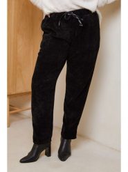 Curvy Lady Spodnie dresowe w kolorze czarnym rozmiar: 48/50. Czarne spodnie dresowe damskie Curvy Lady, bez wzorów, z dresówki. Za 105.14 zł.