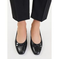 Baleriny Lasocki. Czarne balerinki damskie Lasocki, bez wzorów. Za 179.99 zł.