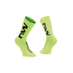 Skarpetki Northwave Extreme Air. Czarne skarpetki damskie Northwave, w ażurowe wzory, z materiału. Za 123.50 zł.