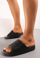Czarne Klapki z Pianki z Odkrytym Noskiem Birea. Czarne klapki damskie Renee, bez wzorów, bez obcasa, bez zapięcia. Za 34.99 zł.