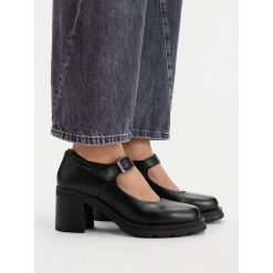 Czółenka G-Star. Czarne czółenka damskie G-Star, bez wzorów, bez obcasa. Za 299.99 zł.