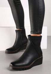 Czarne Klasyczne Ocieplane Botki na Koturnie Verinnore. Czarne botki damskie Born2be, z jeansu, eleganckie, bez obcasa, na koturnie, bez zapięcia. Za 149.99 zł.